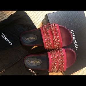 Chanel chain CC slides